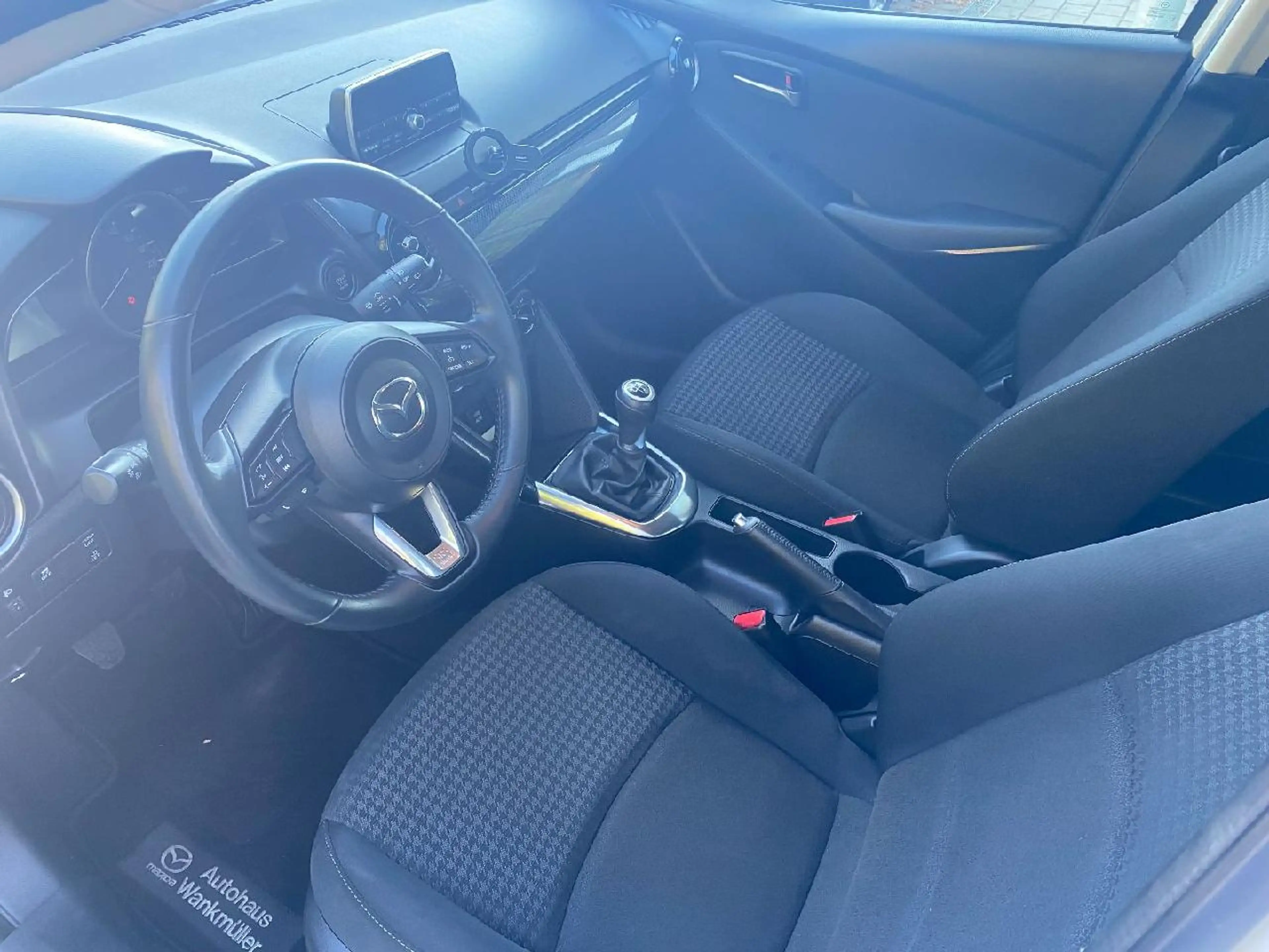 Mazda 2 SKYACTIV-G 75PS CENTER-LINE — photo 8