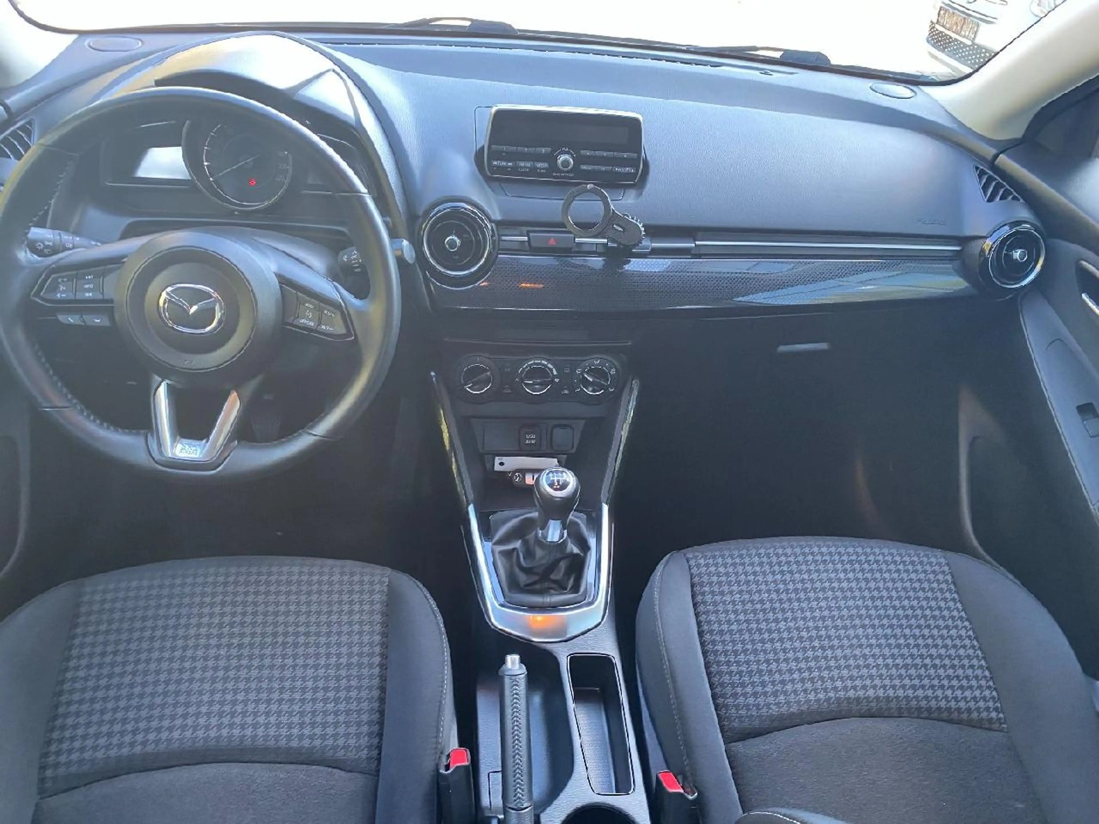 Mazda 2 SKYACTIV-G 75PS CENTER-LINE — photo 9