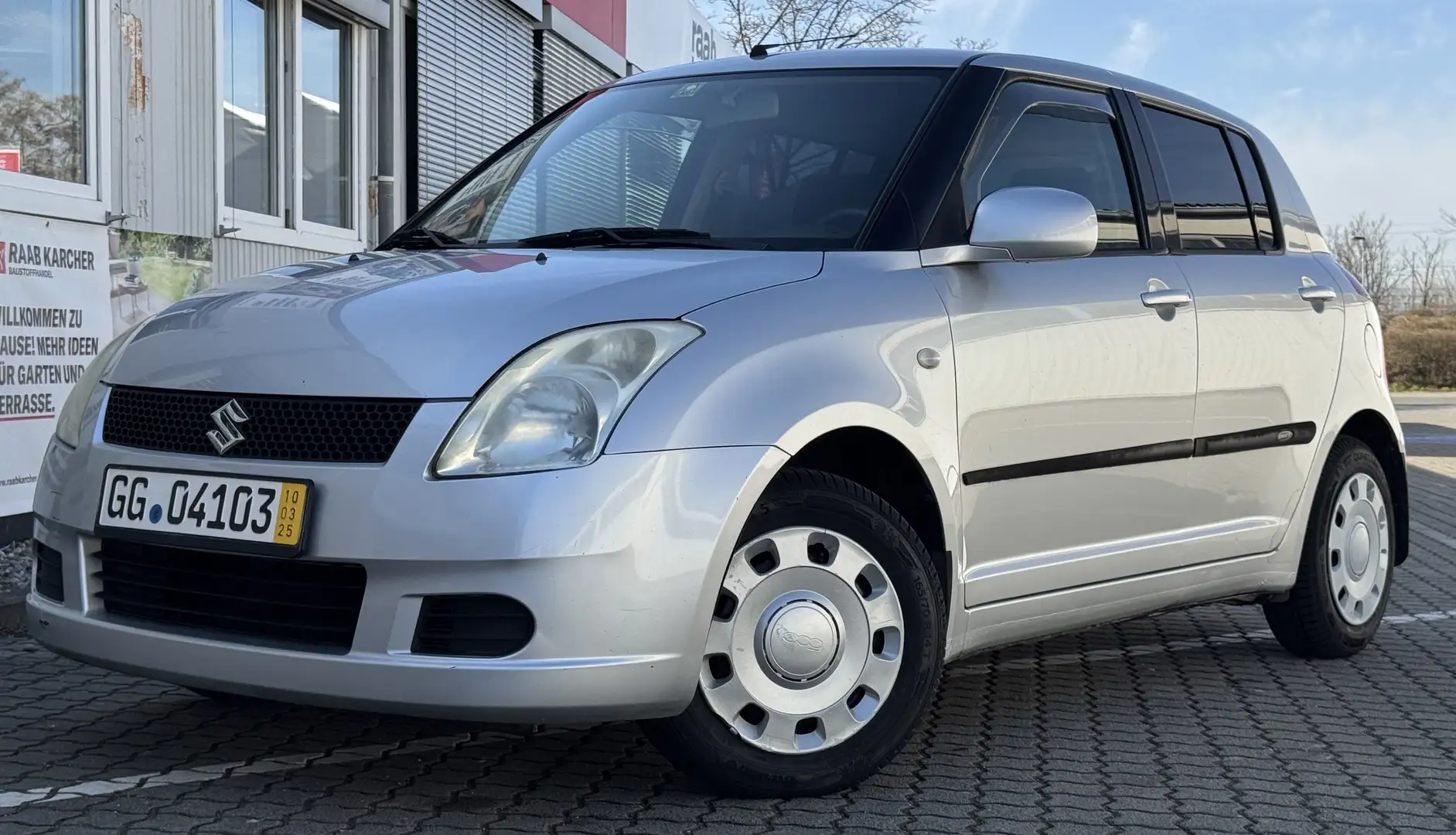 Suzuki Swift Suzuki Swift * Allwetter Reifen * Radio* Bluetooth - 1