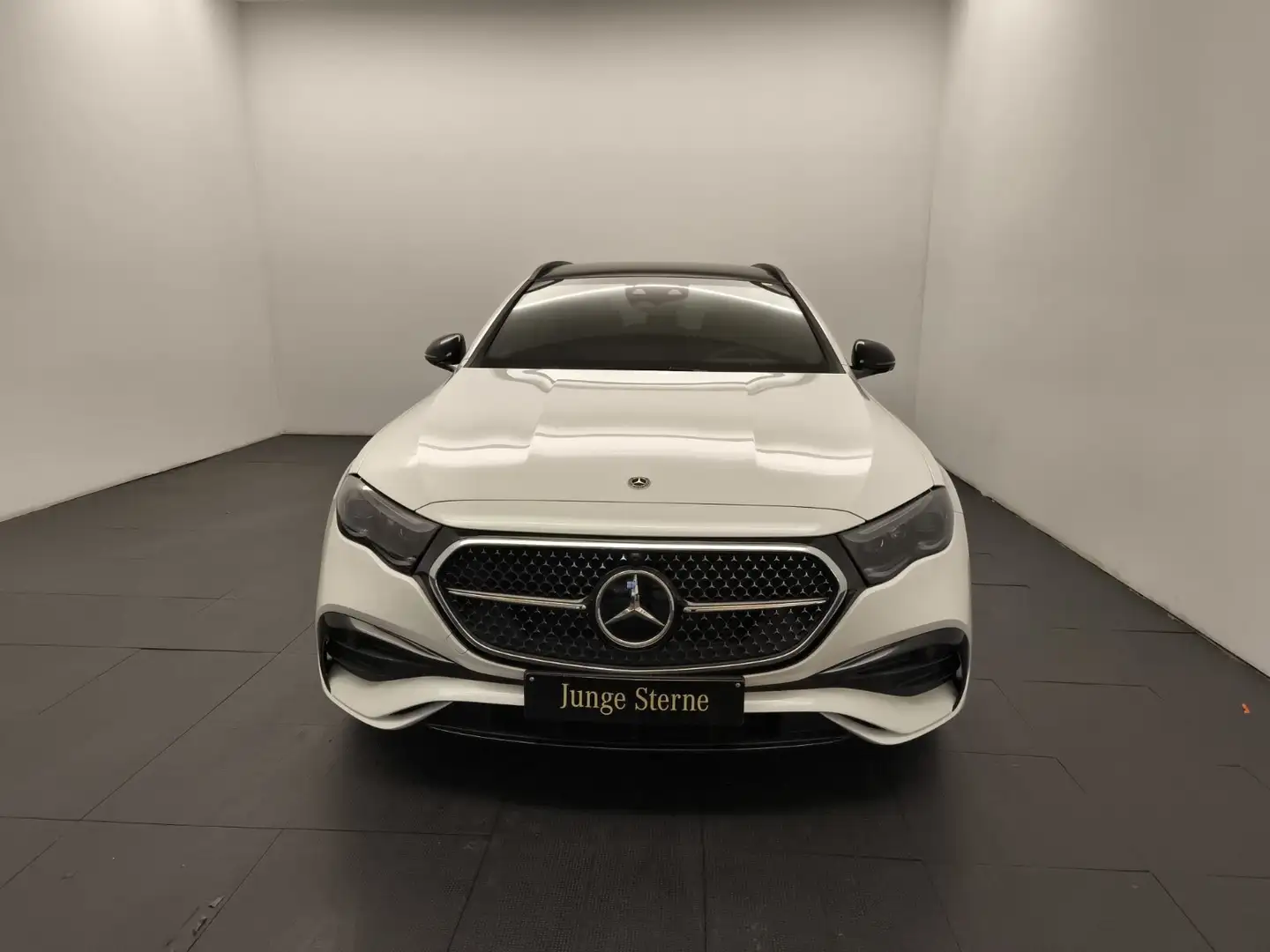 Mercedes-Benz E 220 E 220 T d AMG Premium Pano AHK DigiLight Memory Blanc - 2