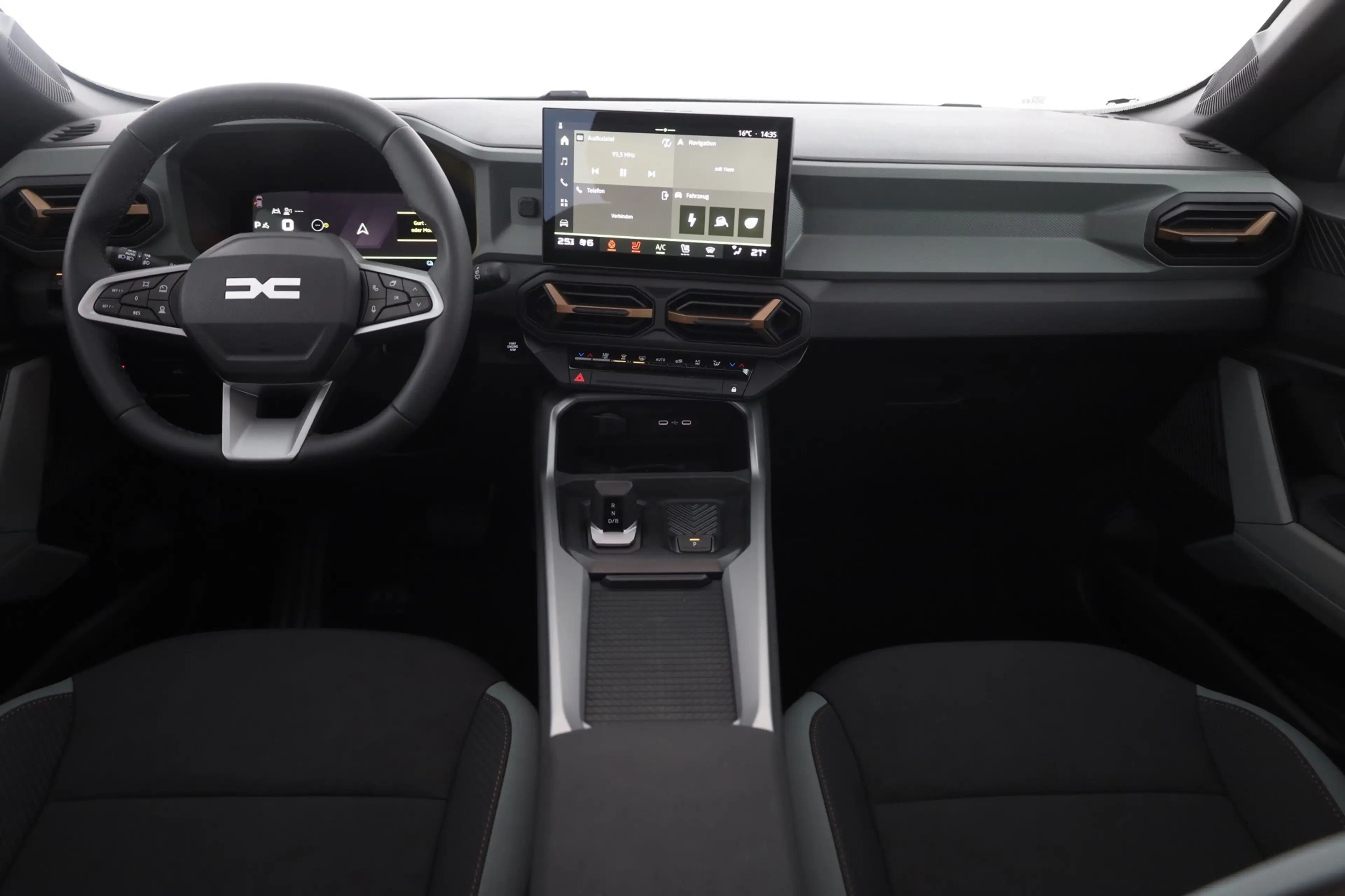 Dacia Bigster Essential 140 mHev LED Kamera Tempomat — photo 10