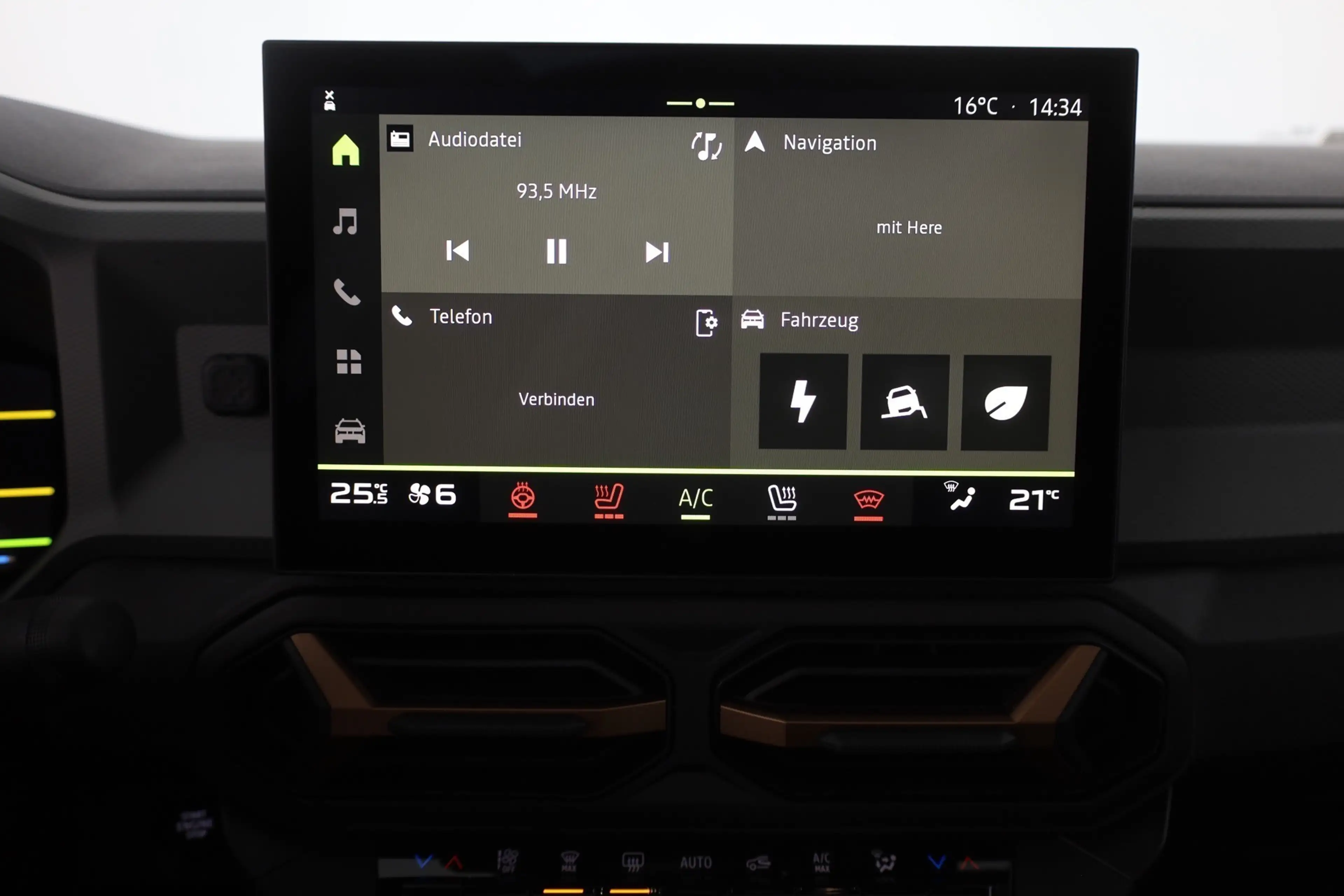 Dacia Bigster Essential 140 mHev LED Kamera Tempomat — photo 12