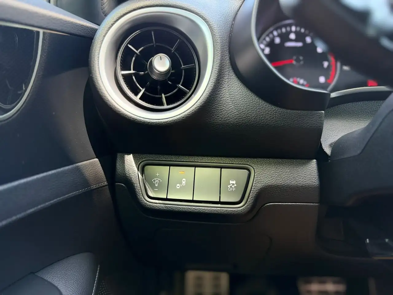 Kia Forte снимка Kia Forte