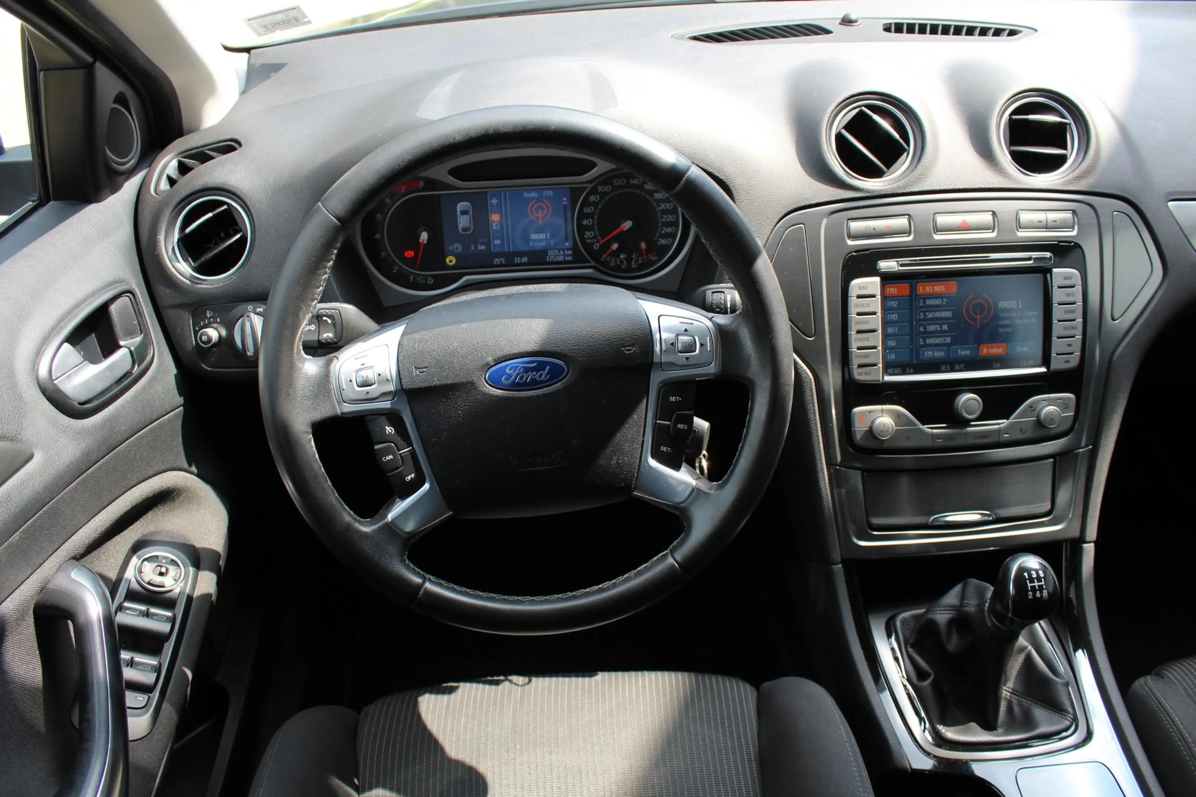 Ford Mondeo Wagon 2.0-16V Limited | Trekhaak | Climate Control — photo 2