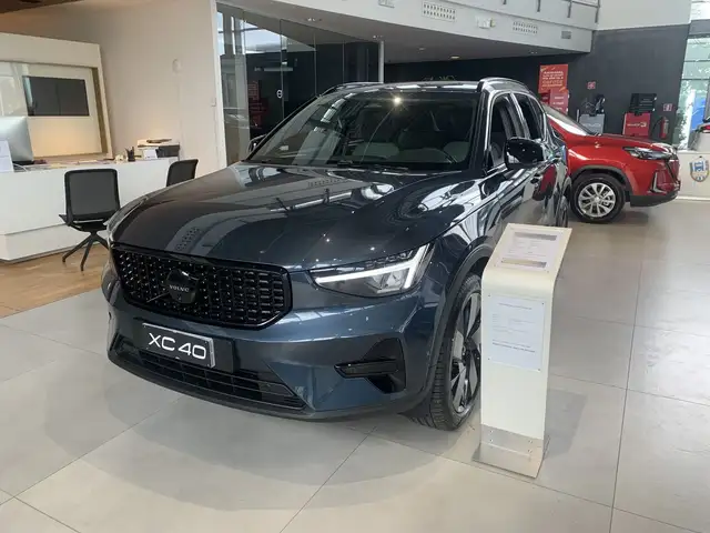 Volvo XC40 B3 automatico Plus Black Edition