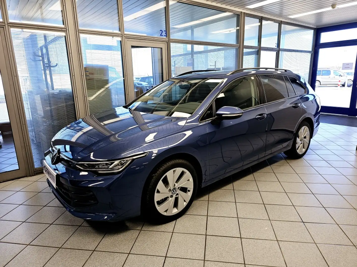Volkswagen Golf Variant Life AHK,Climatr,Kamera,ACC,SHZ,LED Bleu - 2