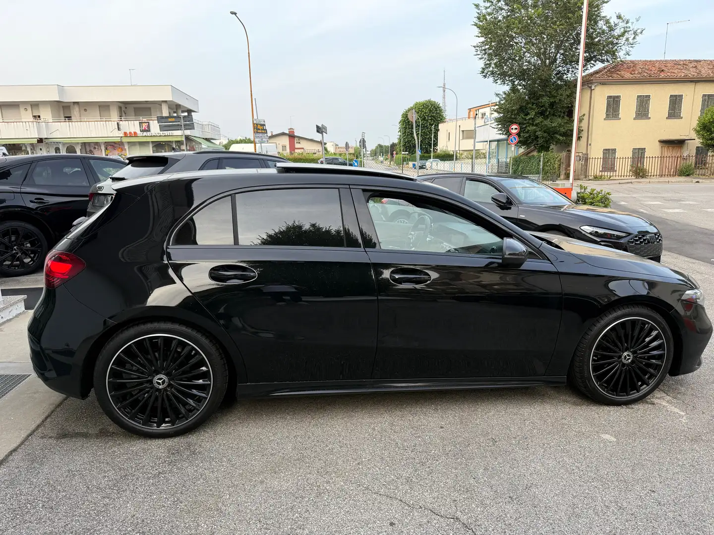 Mercedes-Benz A 200 d AMG Line  Premium *Tettuccio Apribile* Nero - 2