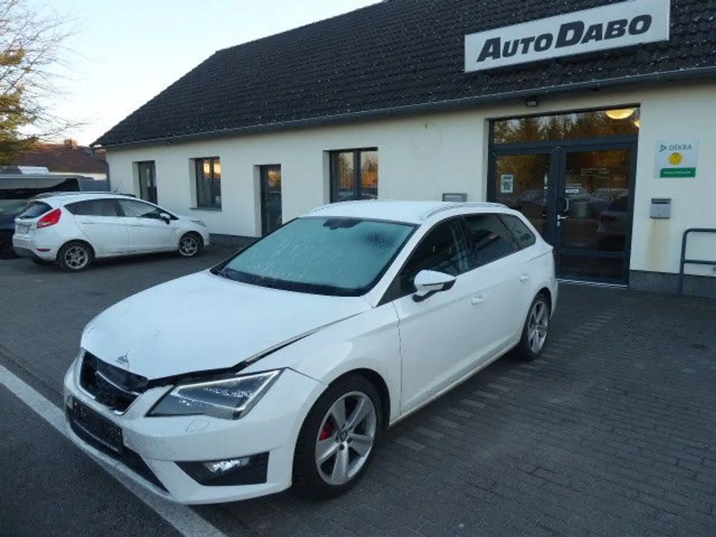 SEAT Leon ST FR Weiß - 1