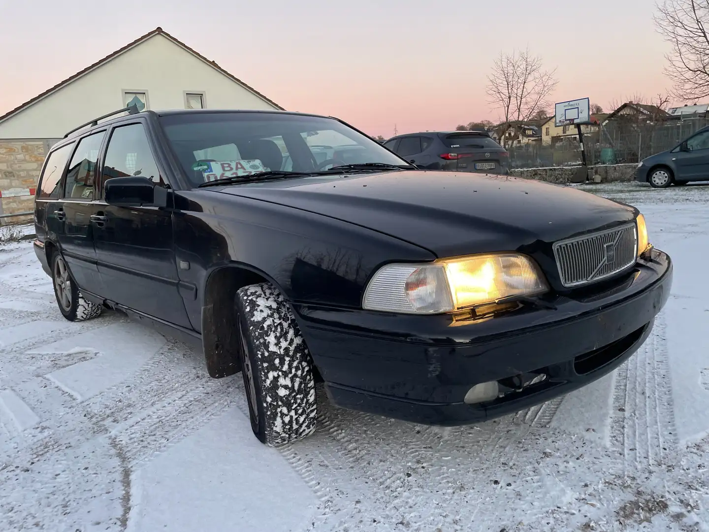 Volvo V70 2.5T TÜV 03/2026 KLIMA-Sihz-AHK Schwarz - 2