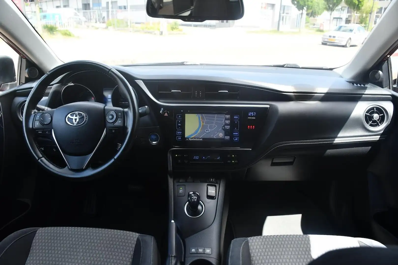 Toyota Auris Touring Sports 1.8 Hybrid Energy Plus NAVI|Cam Rood - 2
