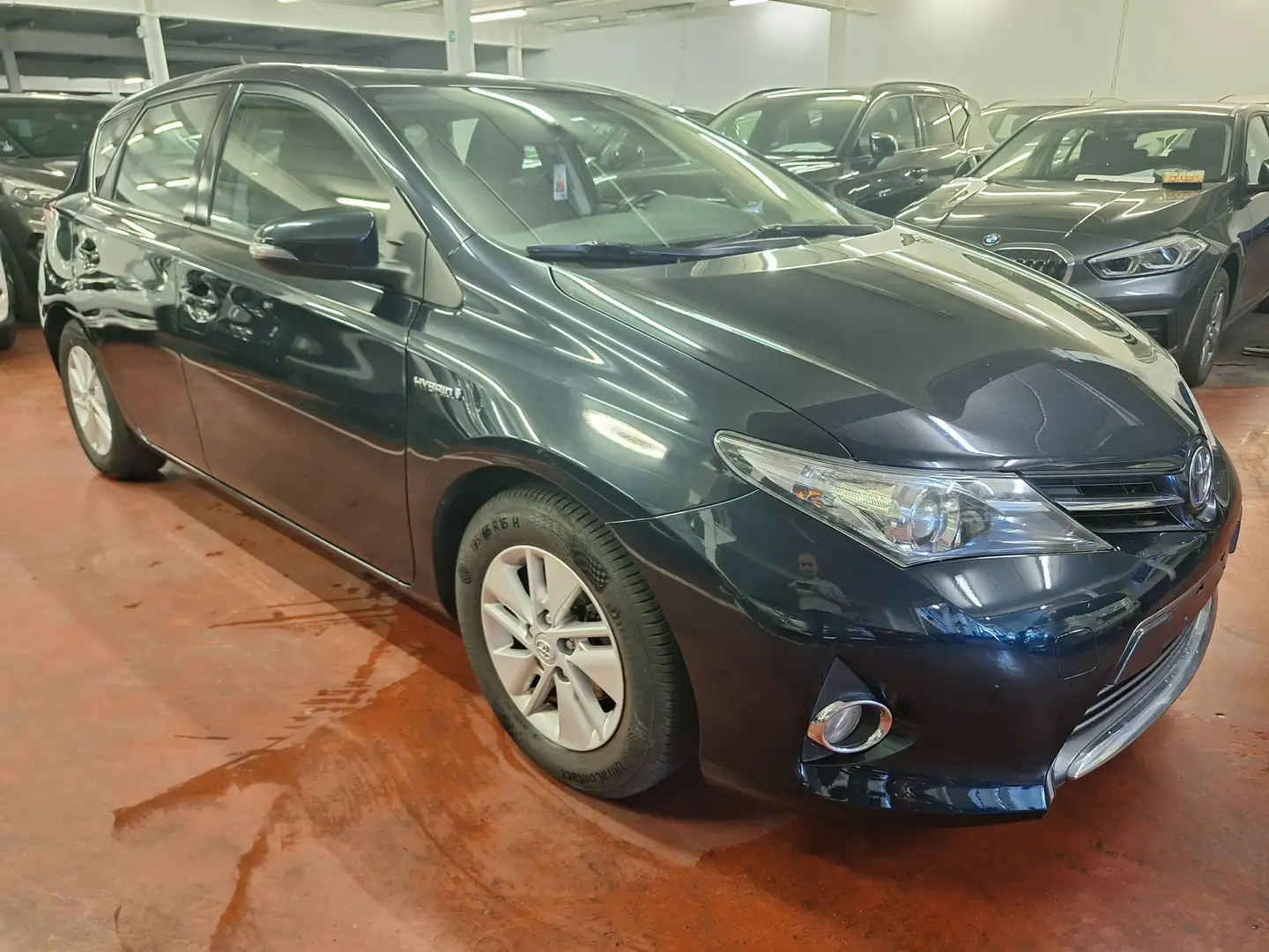Toyota Auris HEV 1.8i HSD Comfort CVT Bleu - 2