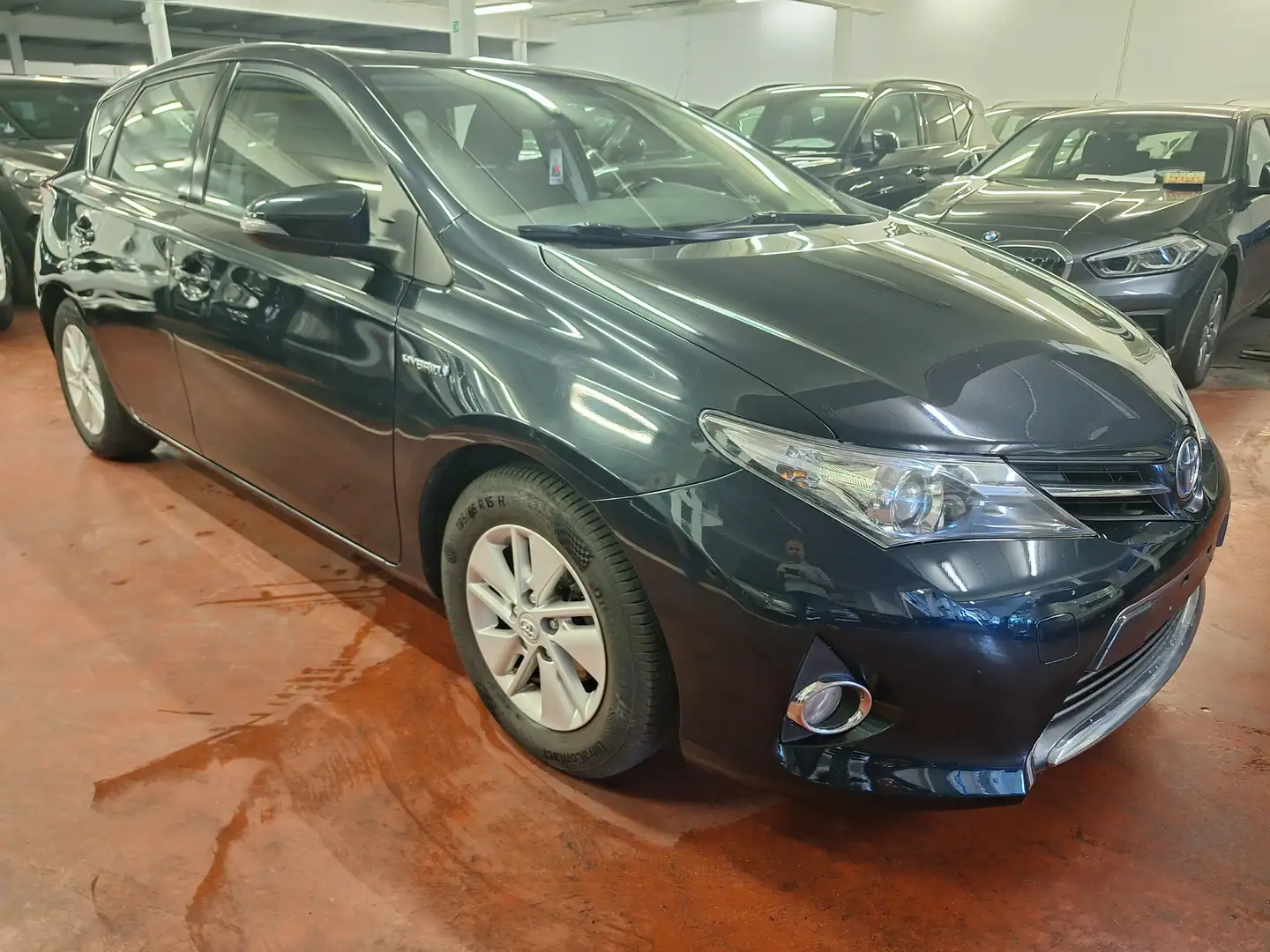 Toyota Auris HEV 1.8i HSD Comfort CVT Bleu - 1