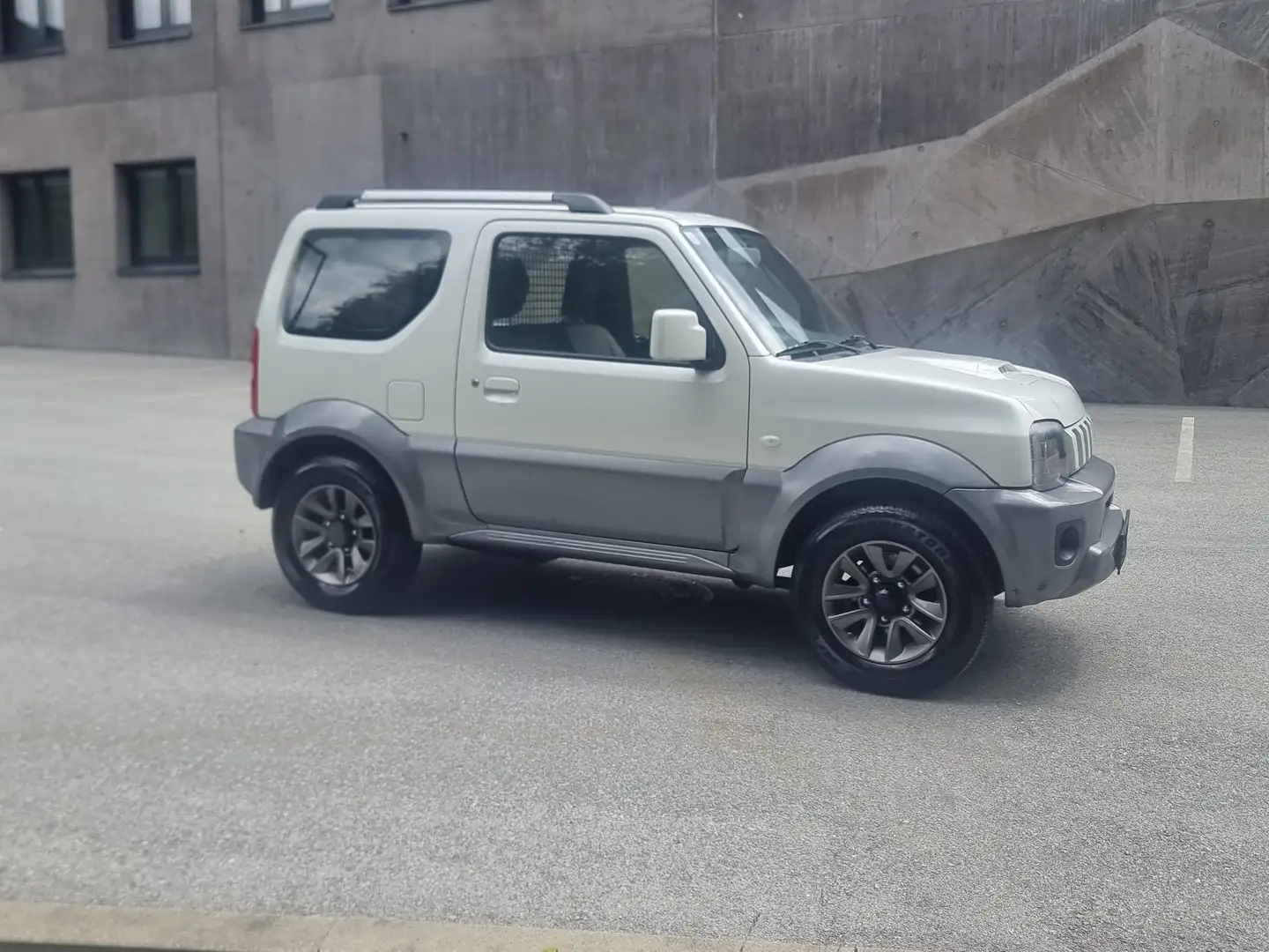 Suzuki Jimny 1,3 VX L3 deluxe Weiß - 1