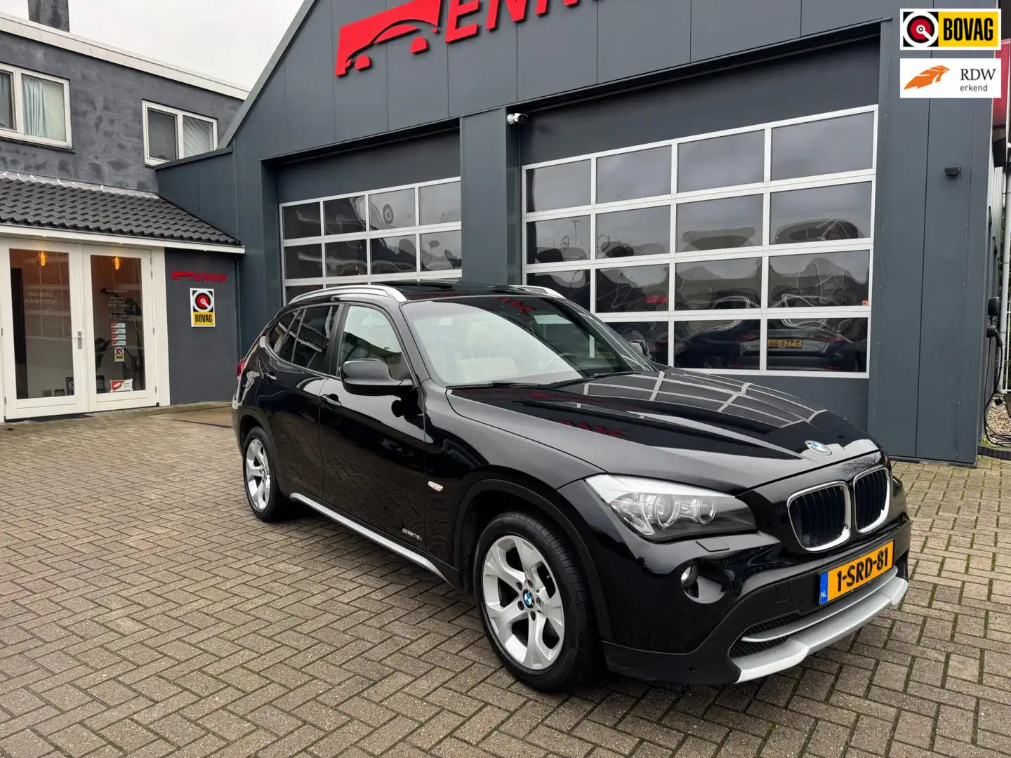 BMW X1 SDrive18i Executive / Pano / Leder / Cruise / Trek Zwart - 1