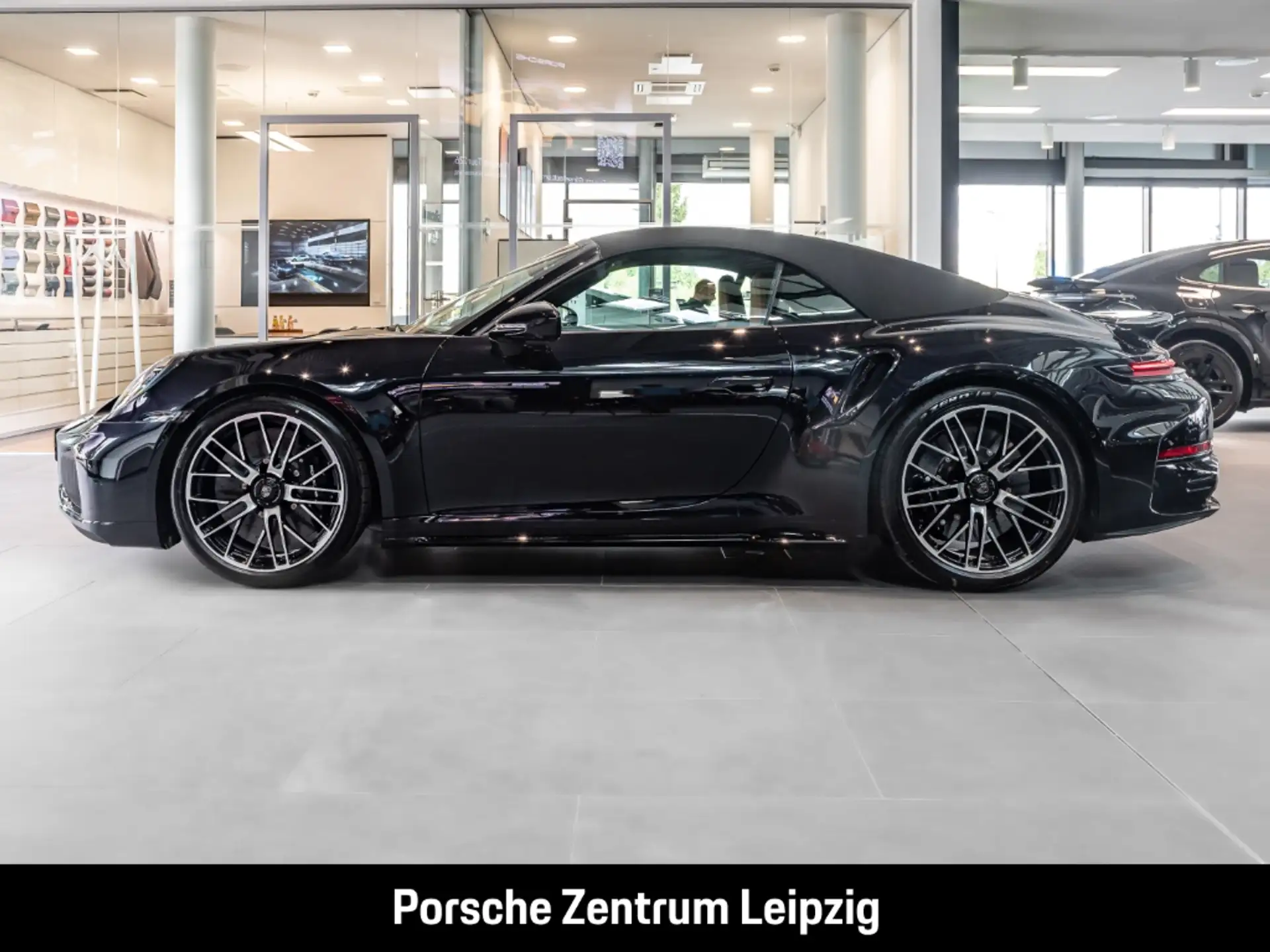 포르쉐 911 Turbo S Cabriolet 2026 검정 사진 2