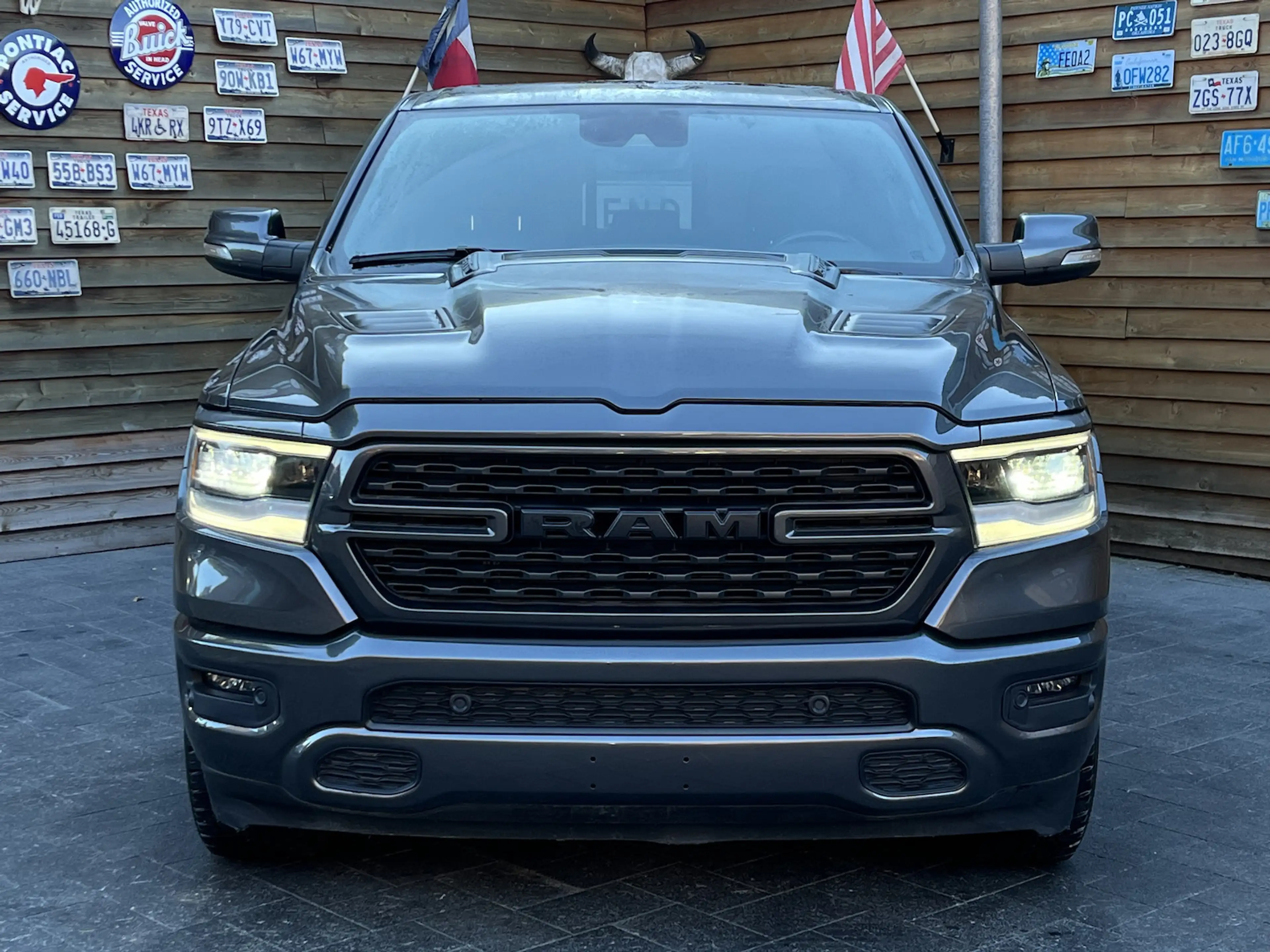 Dodge RAM 1500 SPORT 5,7L Pano 4x4 LPG 12´´ Navi AHK — photo 4