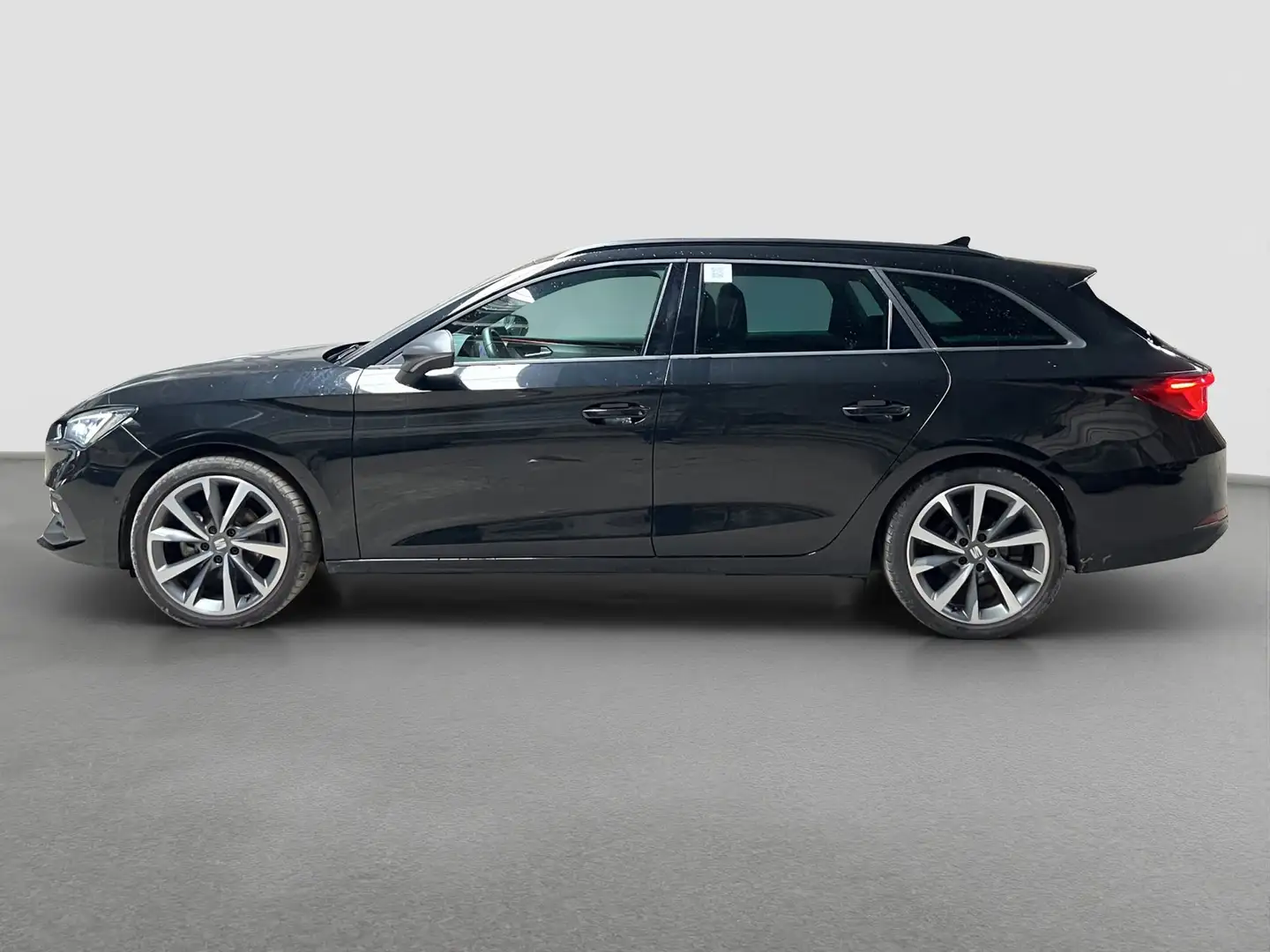 SEAT Leon ST 1.5 eTSI FR CAM ACC LM18 NAVI CARPLAY Noir - 2