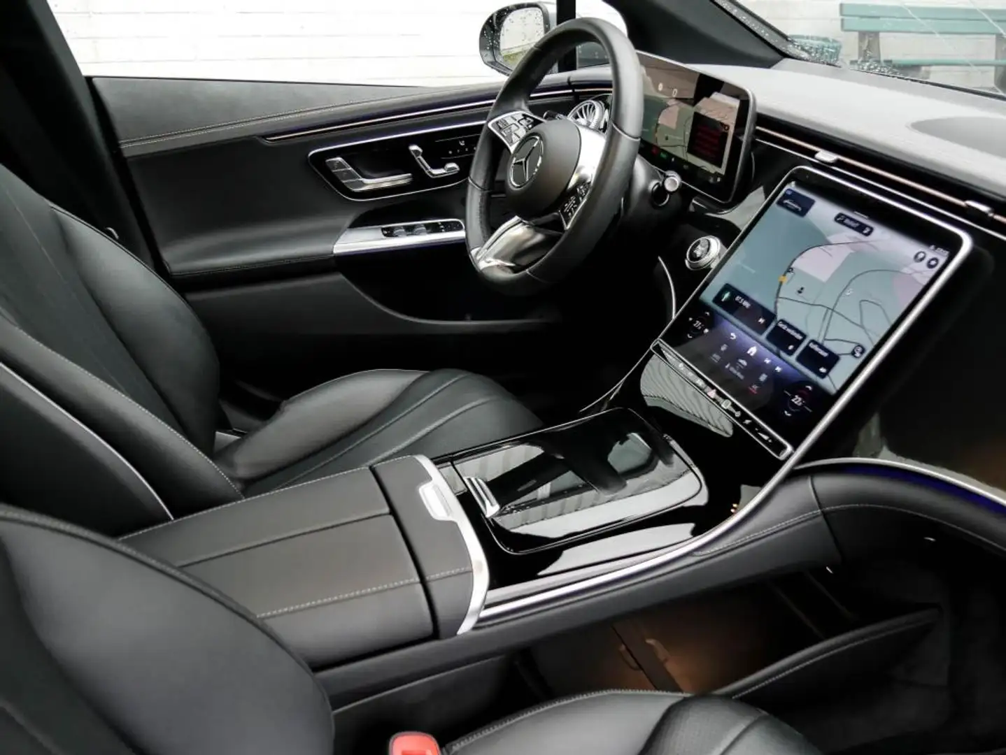 Mercedes-Benz EQE 300 Electr-Art/Pano/AHK/Distr/Memo/Ambi/19" Grau - 2