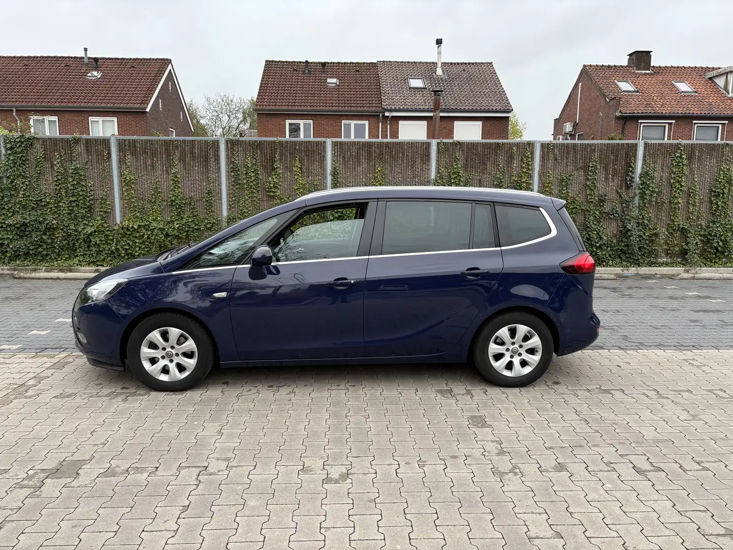 Opel Zafira Tourer 1.4 Business+ 7p. Modrá - 1