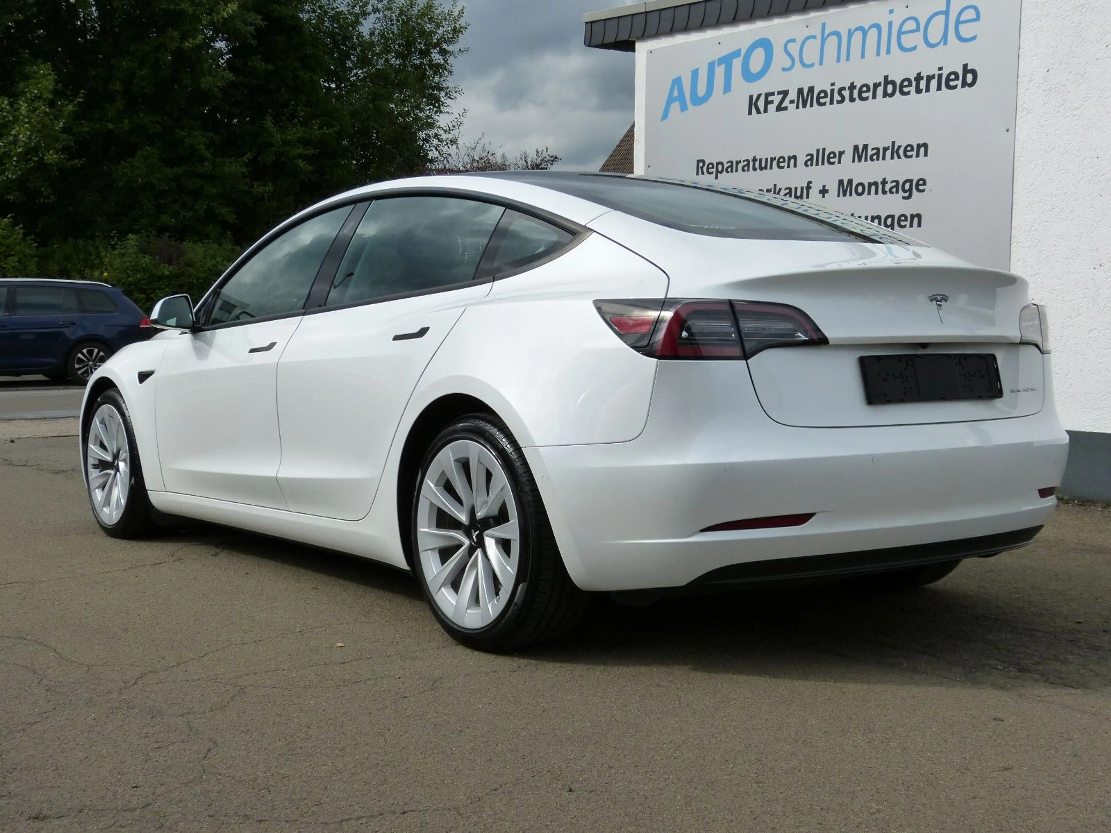 Tesla Model 3 Long Range Dual AWD aus 1.Hand — photo 3