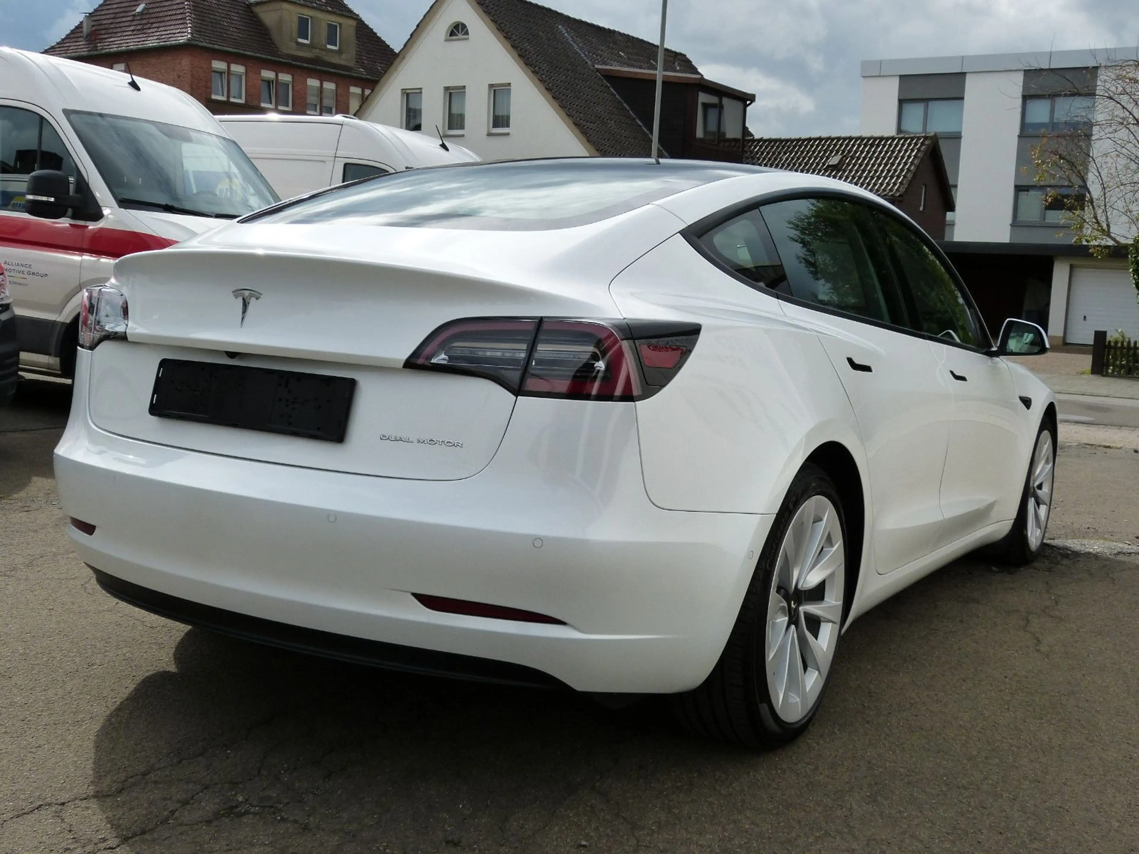 Tesla Model 3 Long Range Dual AWD aus 1.Hand — photo 10
