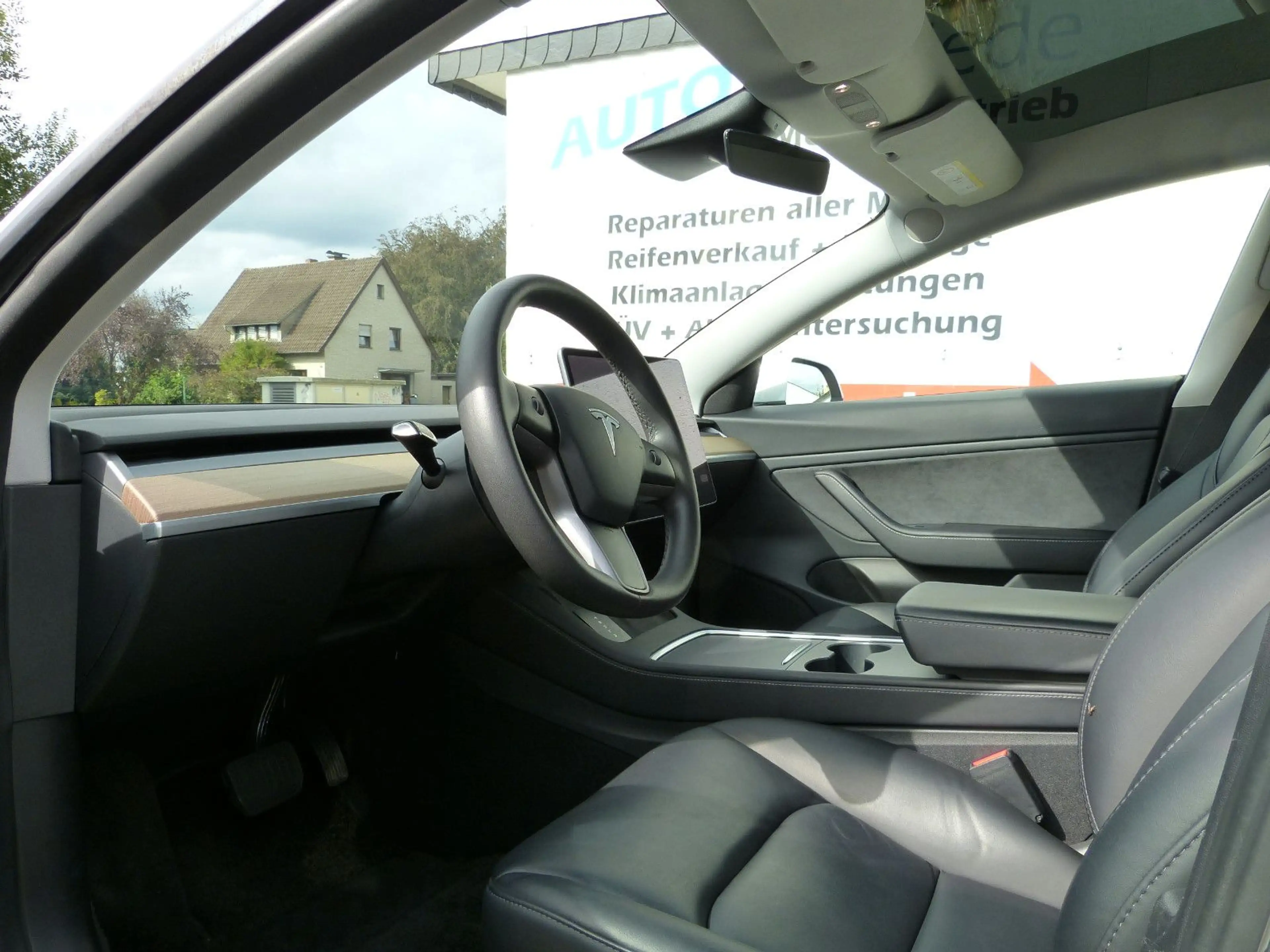 Tesla Model 3 Long Range Dual AWD aus 1.Hand — photo 4