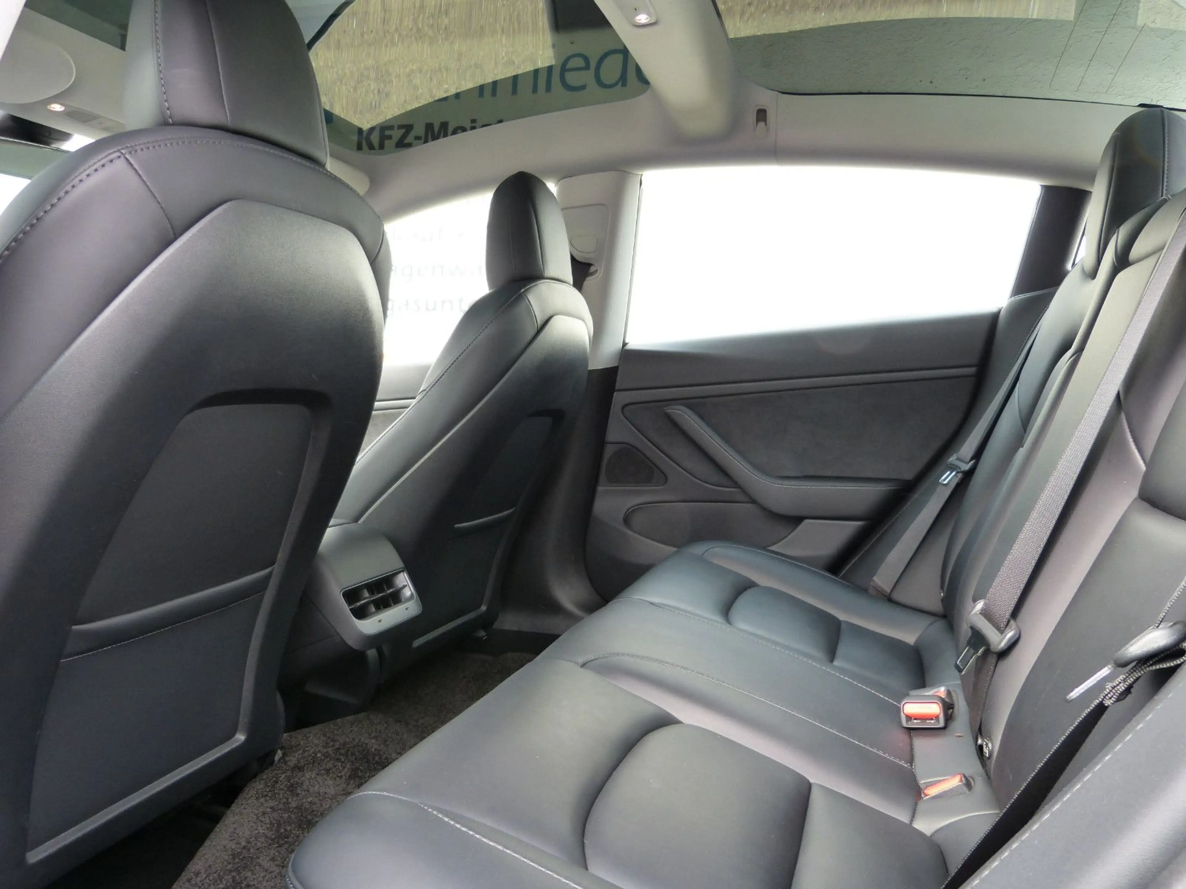 Tesla Model 3 Long Range Dual AWD aus 1.Hand — photo 7
