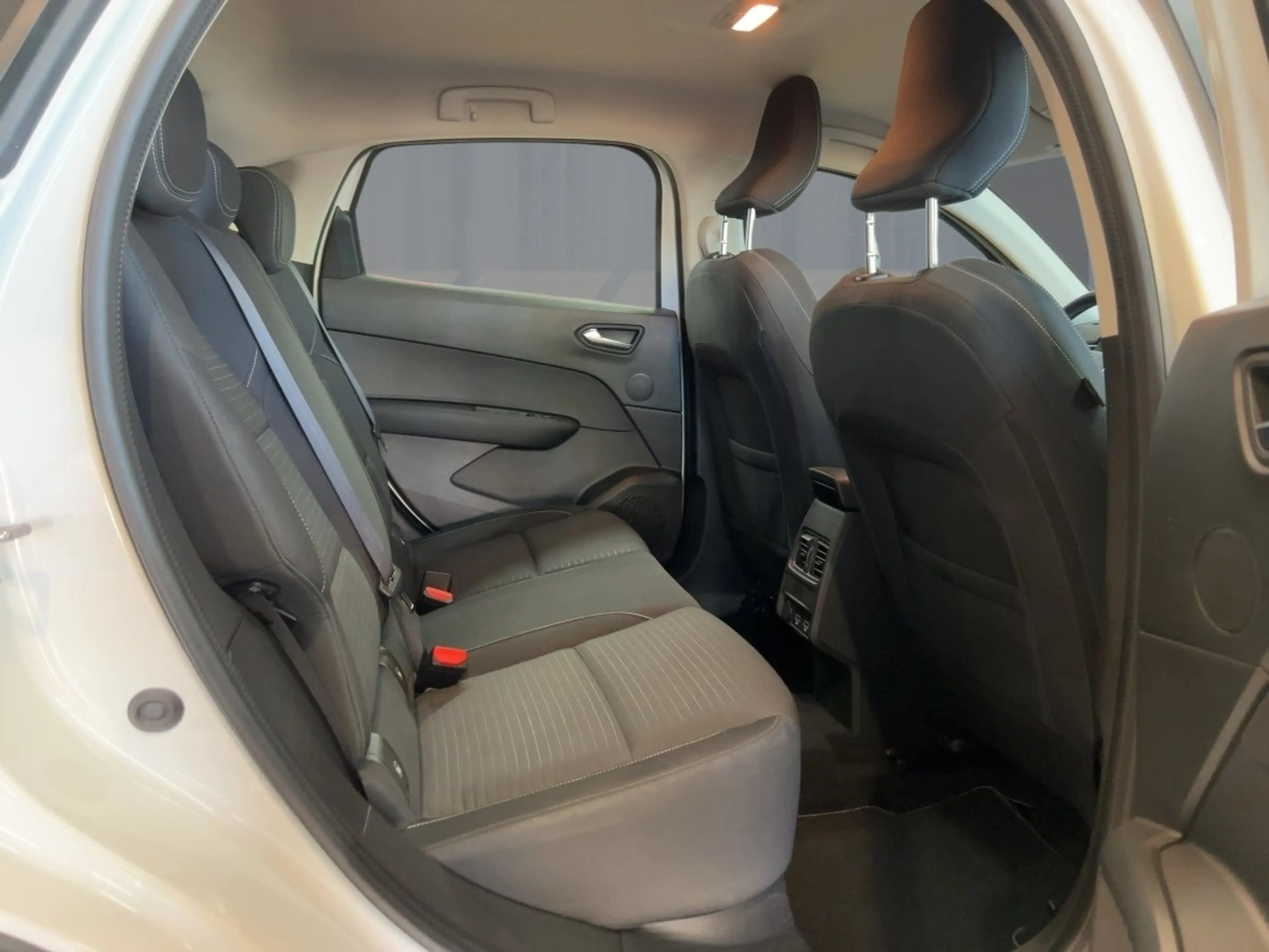 Renault Arkana ZEN TCe 140 EDC Apple CarPlay PDC KLIMA — photo 9