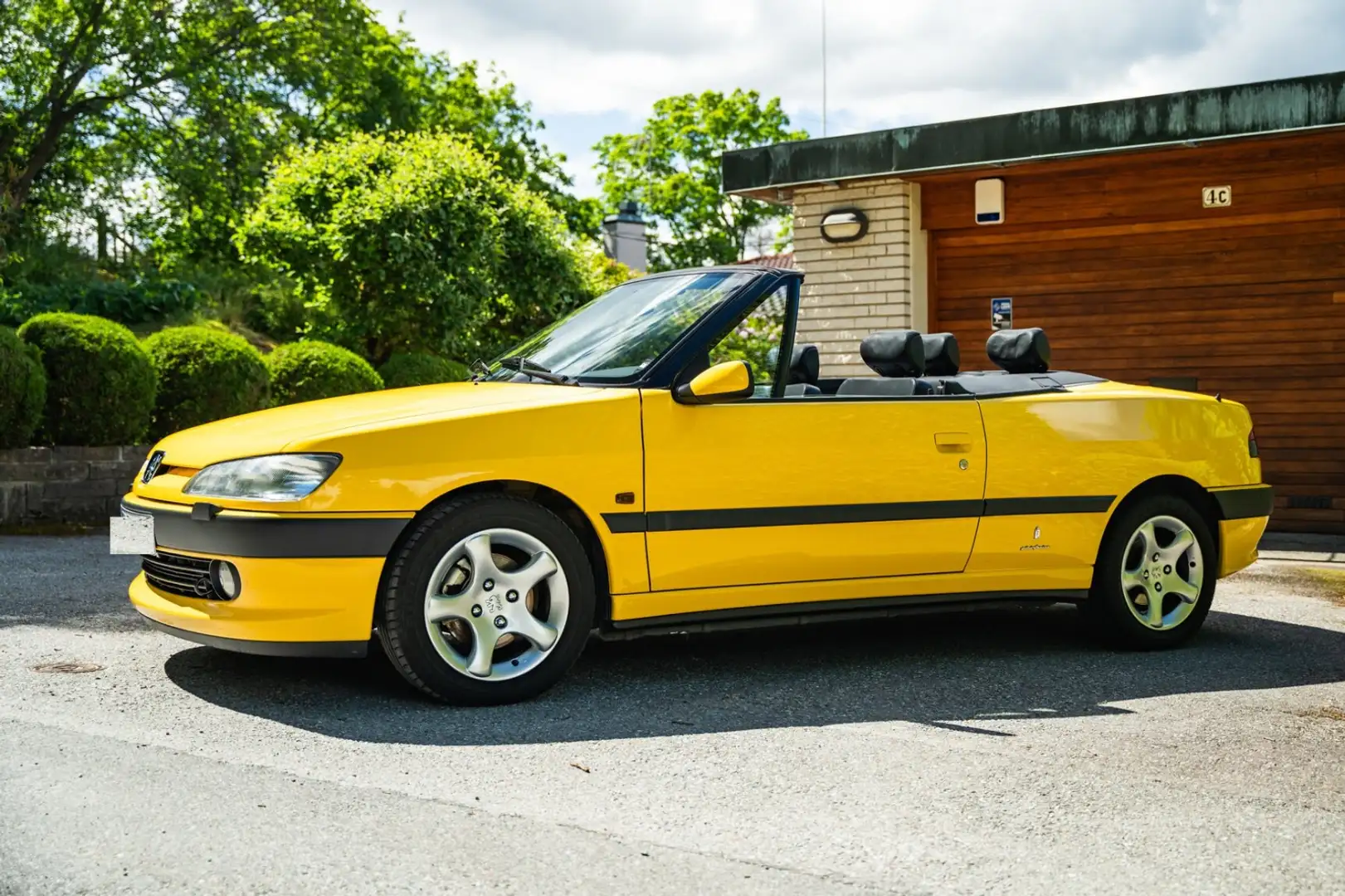 Peugeot 306 Cabriolet Jaune - 1