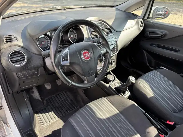 Fiat Punto Evo view 9
