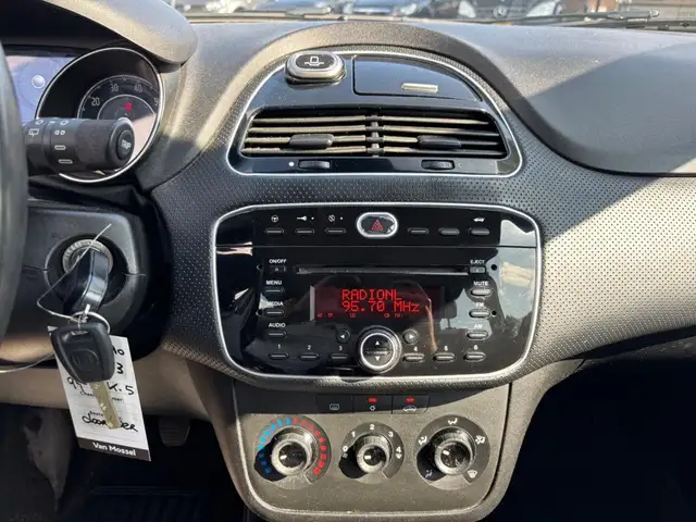 Fiat Punto Evo view 13