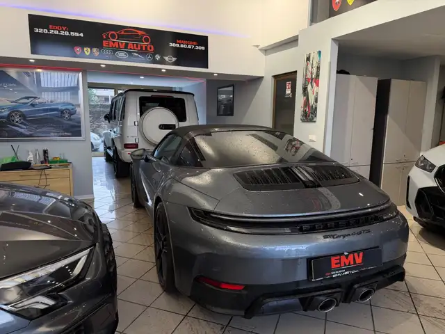 Porsche 911 view 12