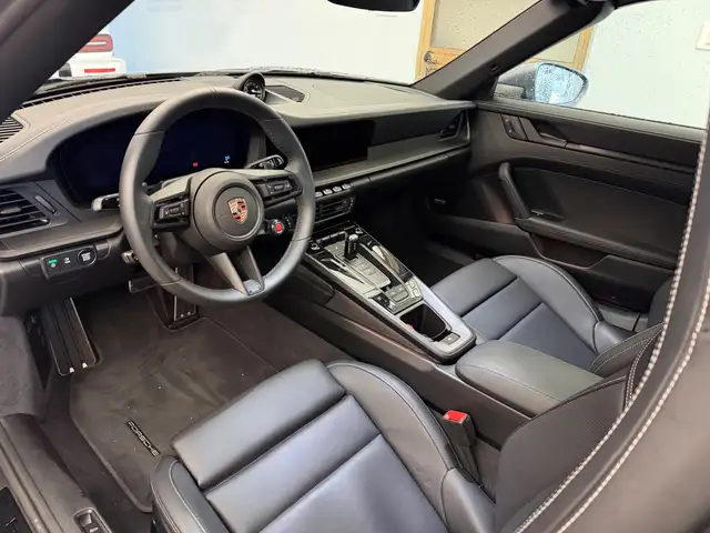 Porsche 911 view 10