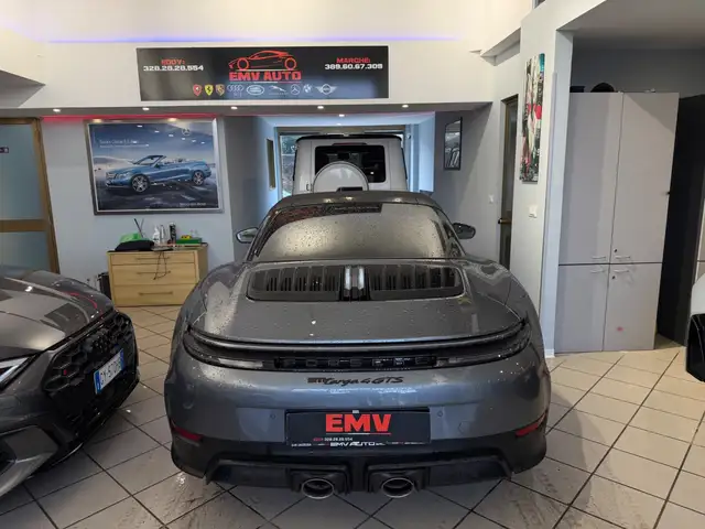 Porsche 911 view 15