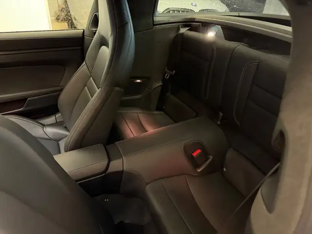 Porsche 911 view 11