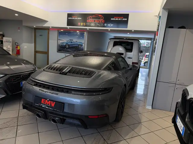 Porsche 911 view 14