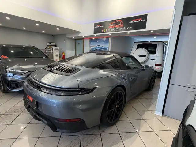 Porsche 911 view 13