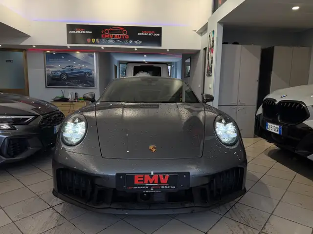 Porsche 911 view 3