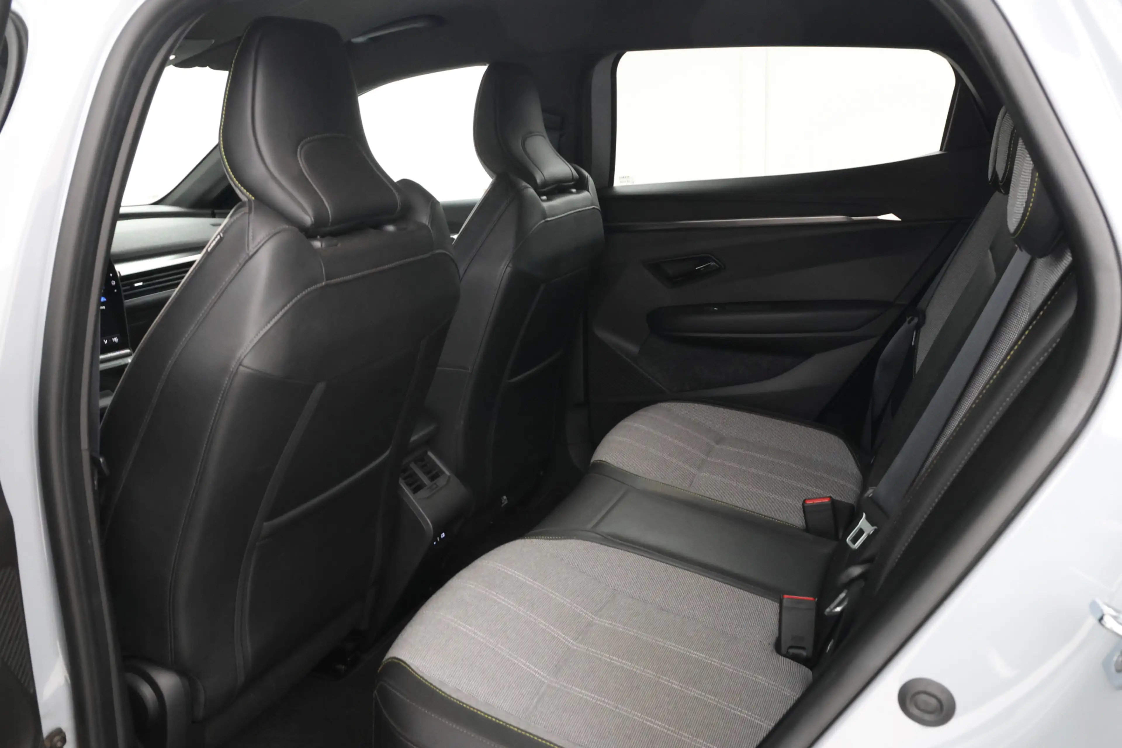 Renault Megane E-Tech EV60 Optimum Charge Techno Adaptive Cruise, Apple — photo 35