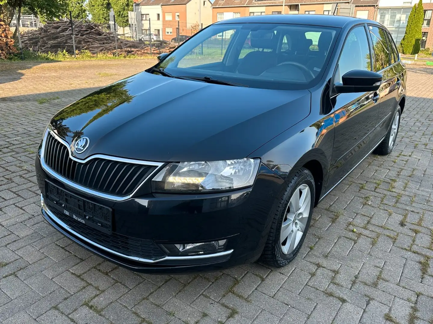Skoda Rapid/Spaceback Spaceback Ambition*Navi*AHK*Klimaautom* Schwarz - 1