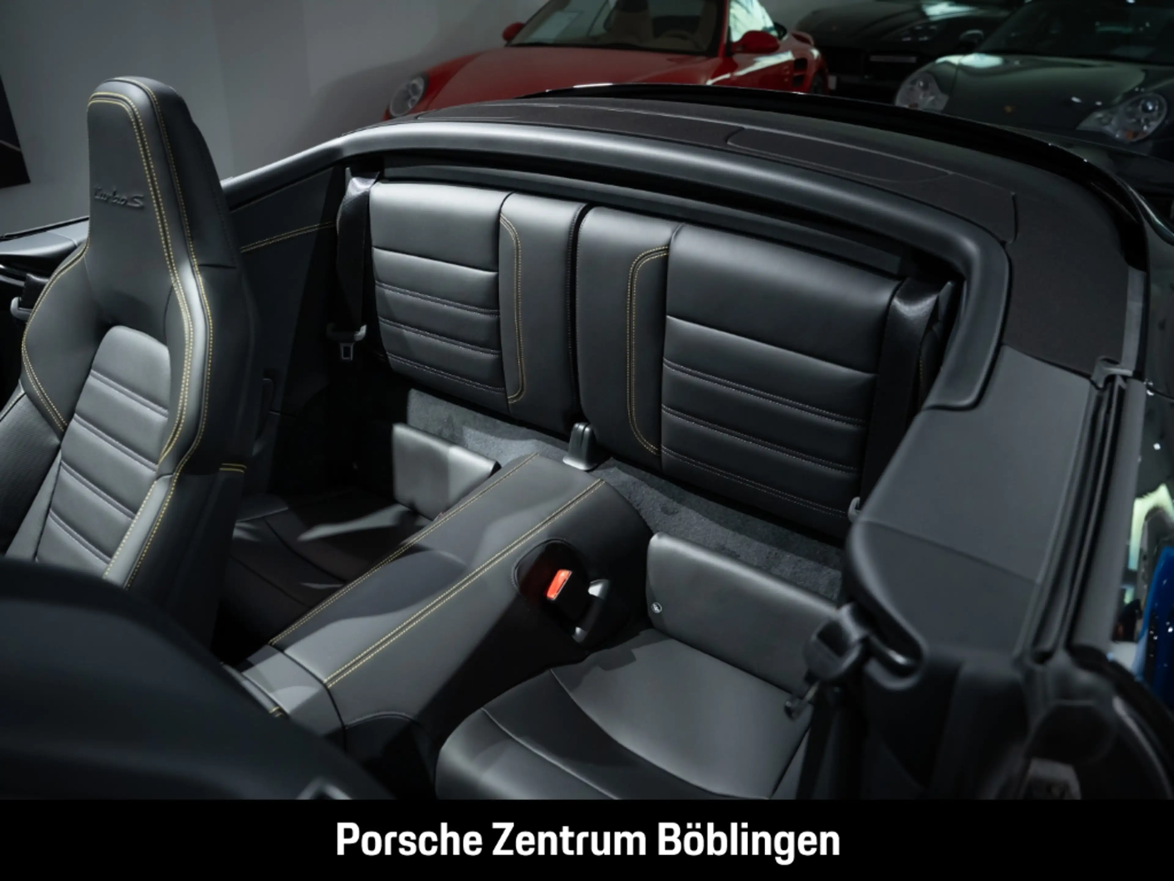 Porsche 992 911 Turbo S Cabriolet Burmester Clubleder — photo 7