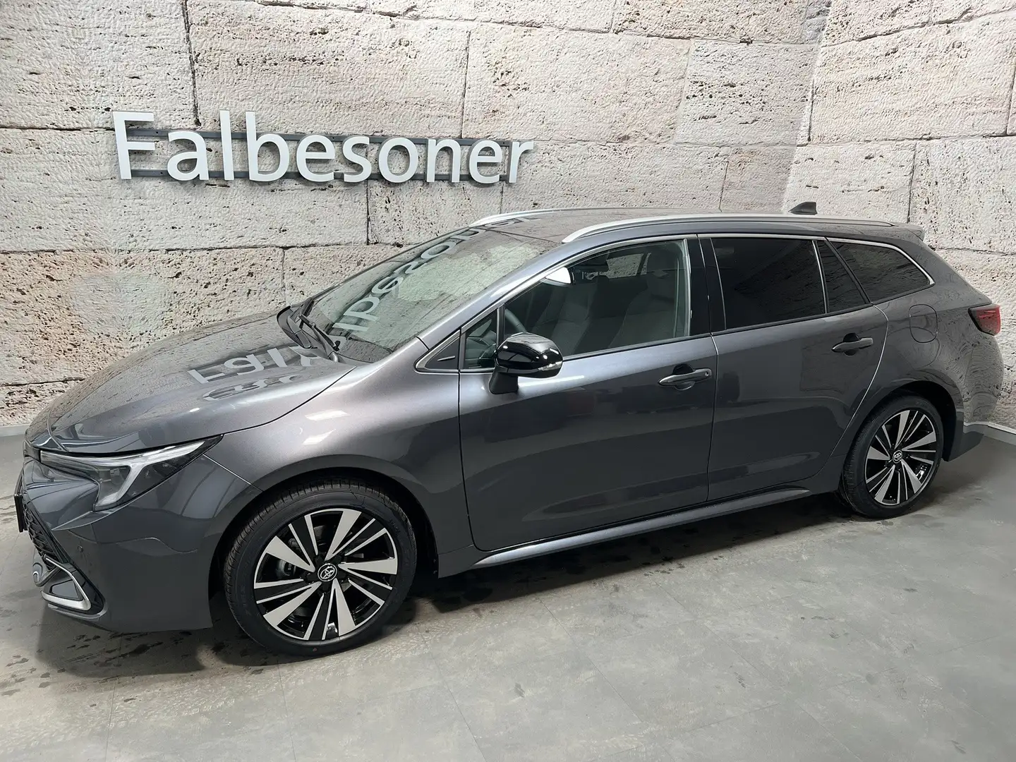 Toyota Corolla Touring Sports 1,8 Hybrid Active Drive + Safety P. Grau - 2