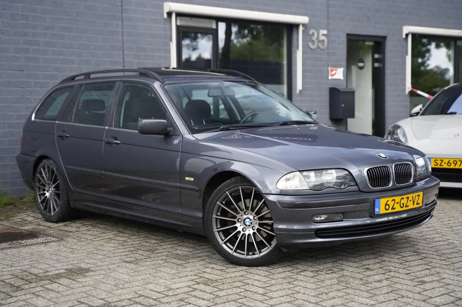 BMW 320 3-serie Touring 320i Grijs - 2