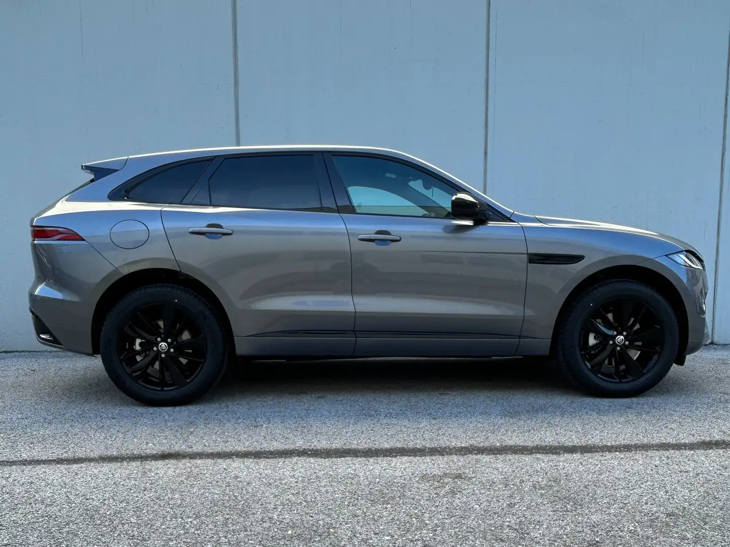 Jaguar F-Pace R-Dynamic S 163cv AWD Auto 24MY Grigio - 2