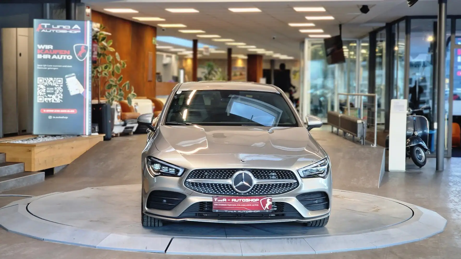 Mercedes-Benz CLA 200 AMG-Paket Aut. *360°*Navi*Memorysitze*19Zoll* Grau - 2