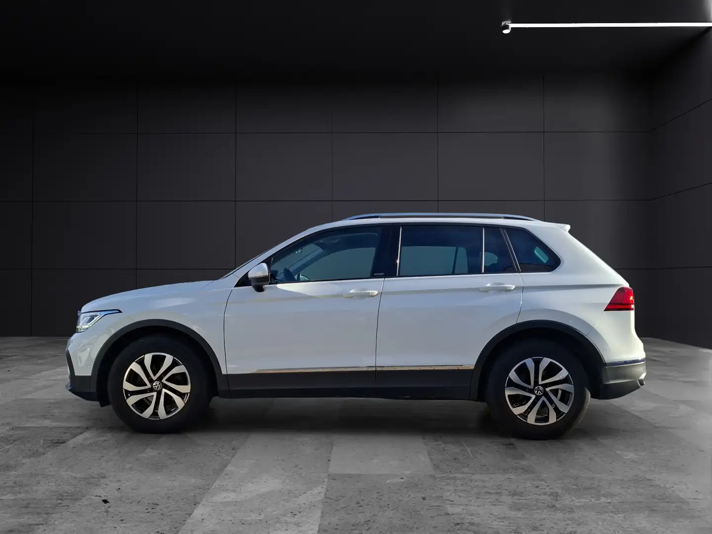 Volkswagen Tiguan TDI Active DSG Standhzg Matrix Navi ACC Park-As... Weiß - 2