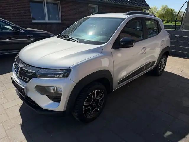 Dacia Spring Electric Comfort Kamera 8 fach Reifen LED