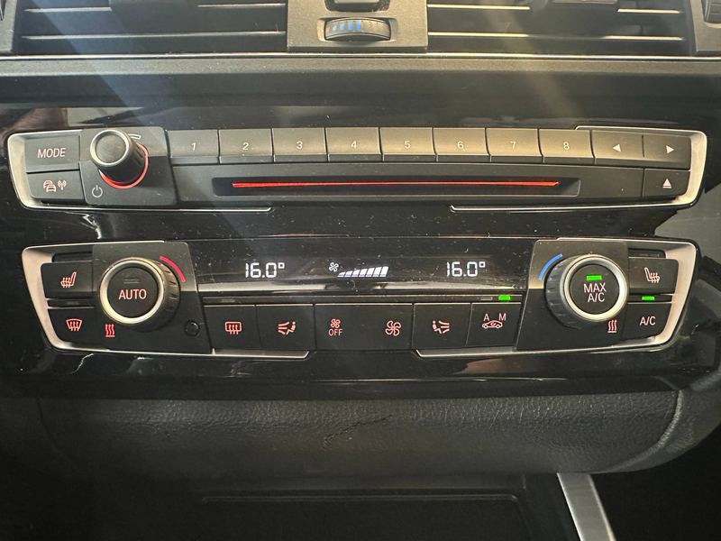 BMW 120 120 d Sport Line Automatik 5Türer — photo 14