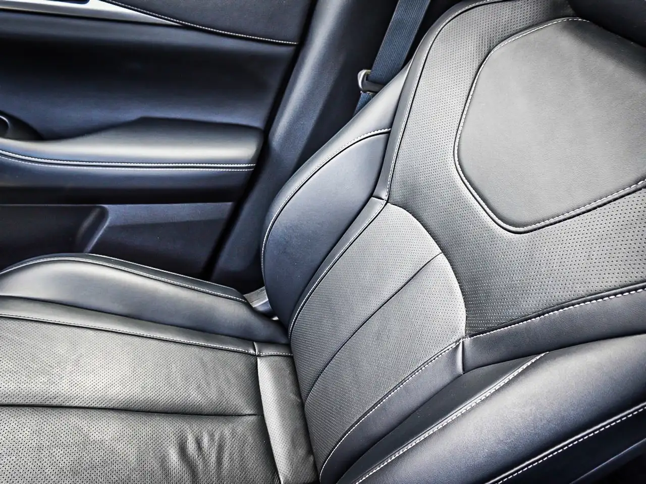Infiniti QX60 снимка Infiniti QX60