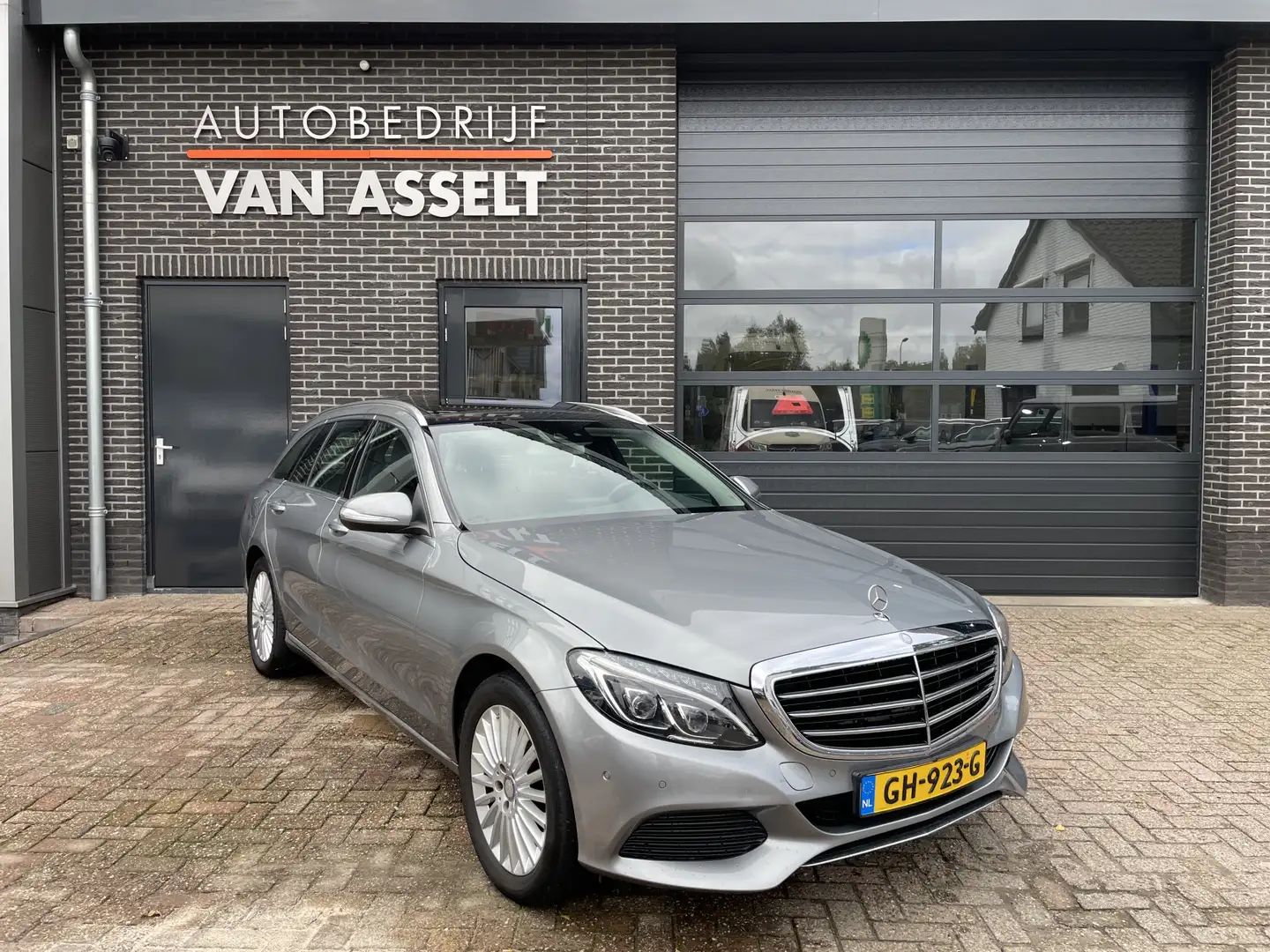 Mercedes-Benz C 180 Estate Prestige Panoramadak , Navi , Led Grijs - 1